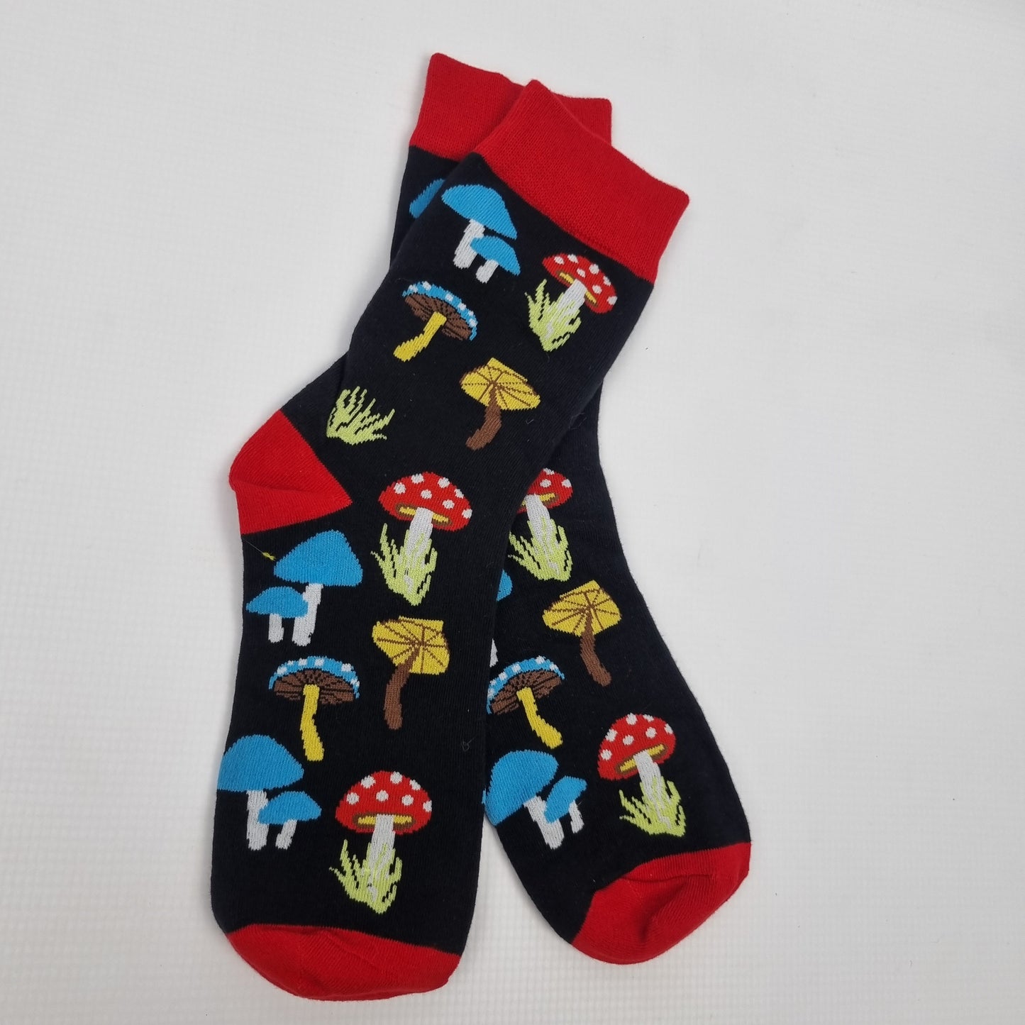 Striking Mushroom Print Crew Socks