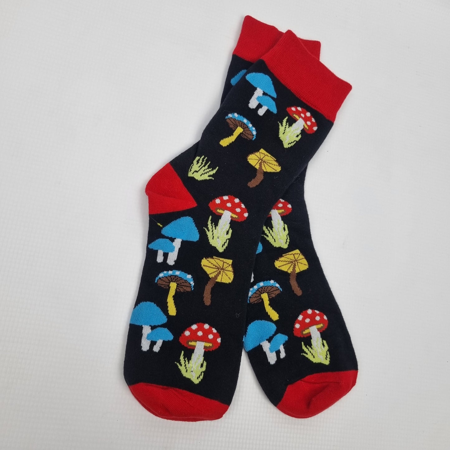 Striking Mushroom Print Crew Socks