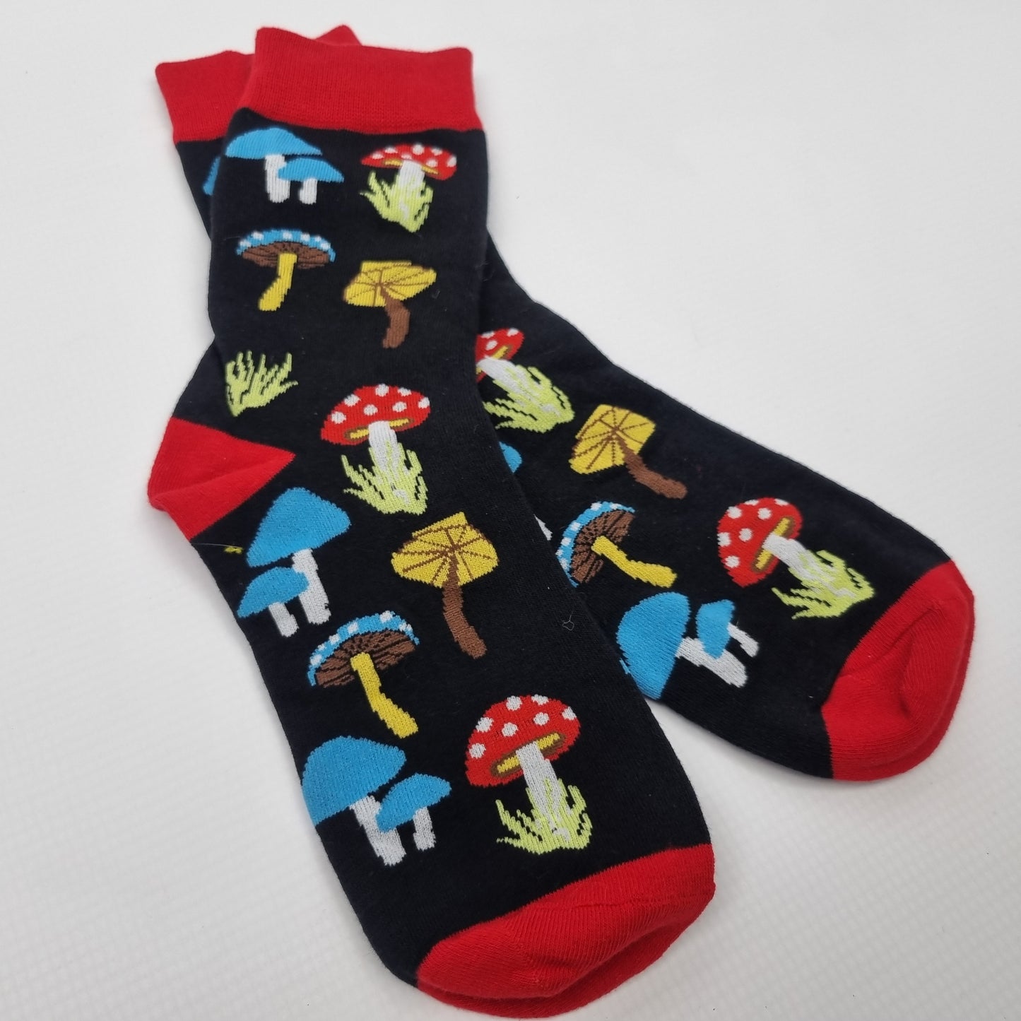 Striking Mushroom Print Crew Socks